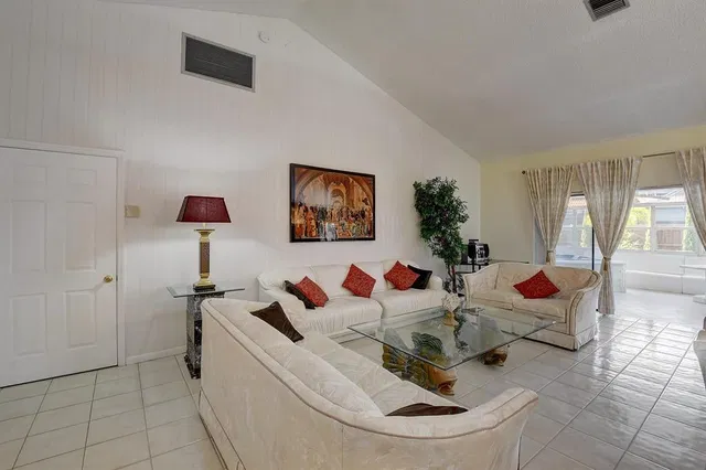 Residence photo 4