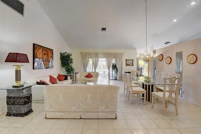 Residence photo 5