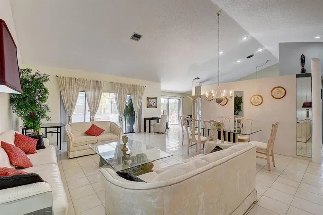 Residence photo 6