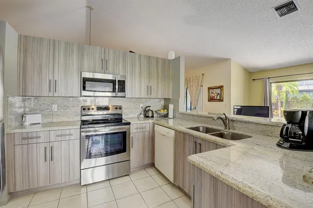 Residence photo 10