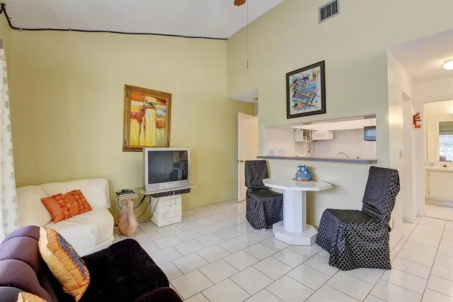 Residence photo 17