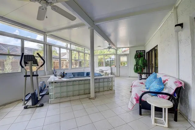 Residence photo 22