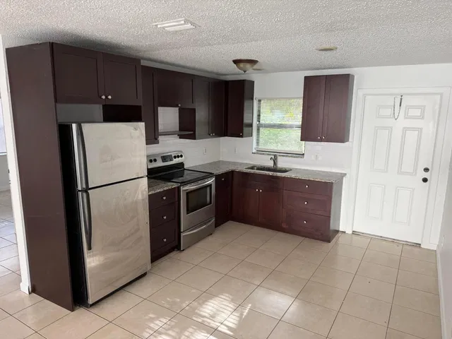 Residence photo 2