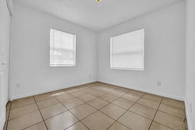 Residence photo 15