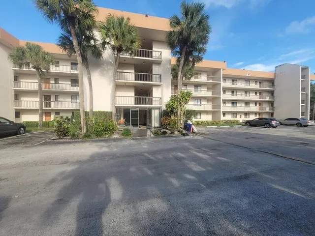 Unit 206 photo 2