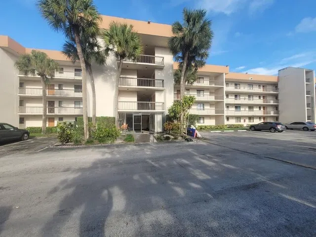 Unit 206 photo 3