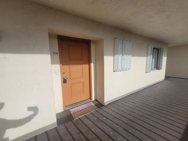 Unit 206 photo 5