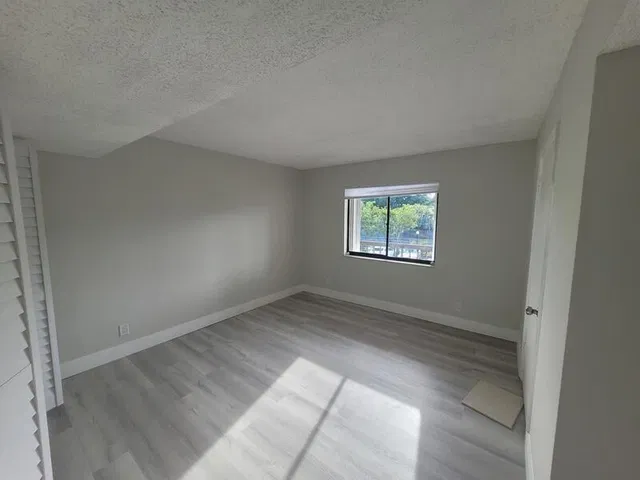 Unit 206 photo 15