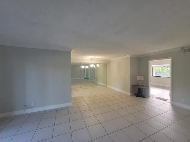 Unit 206 photo 18