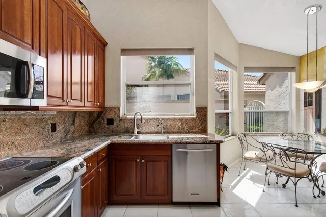 Residence photo 6