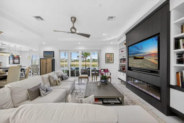 Jupiter Country Club Unit 105 photo 14