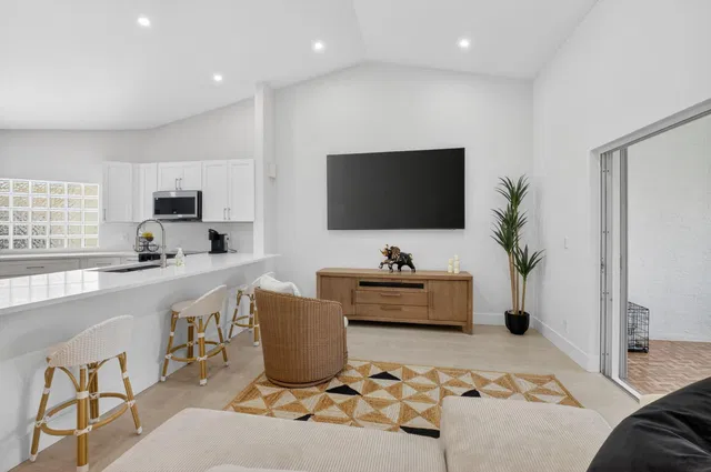 Residence photo 12