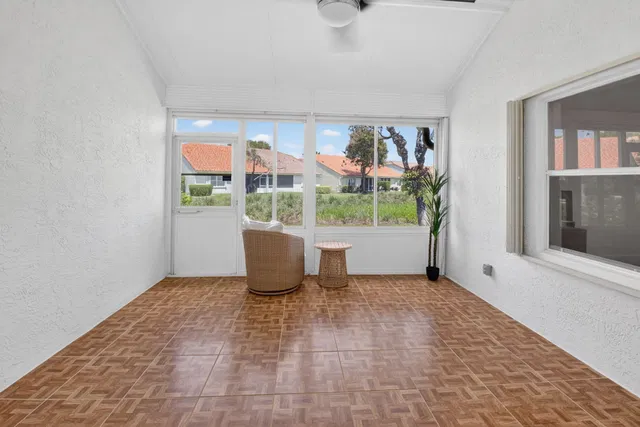 Residence photo 32