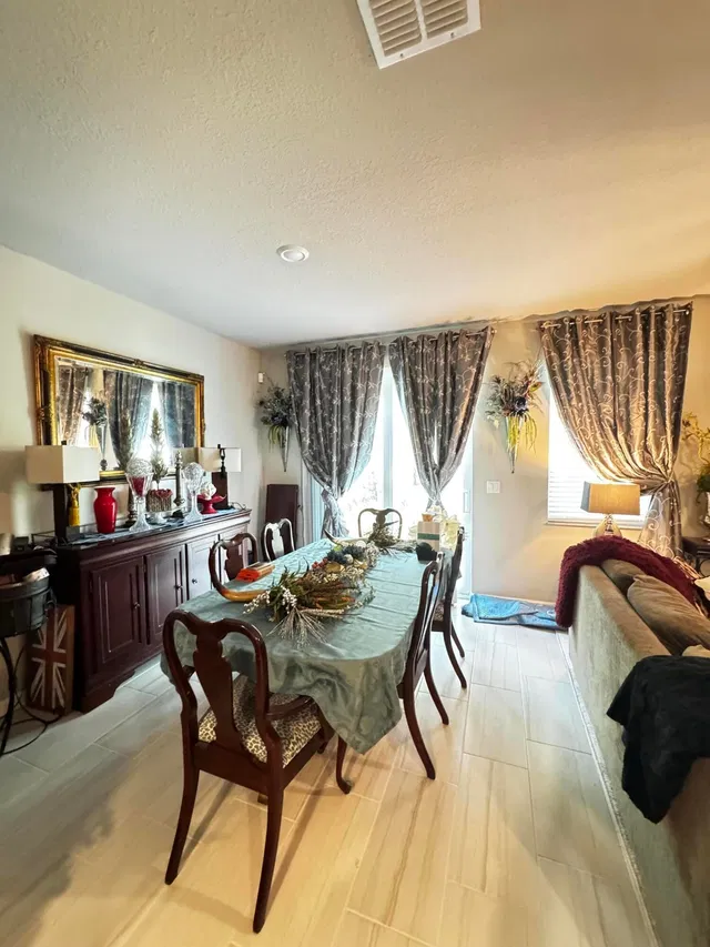 Residence photo 3