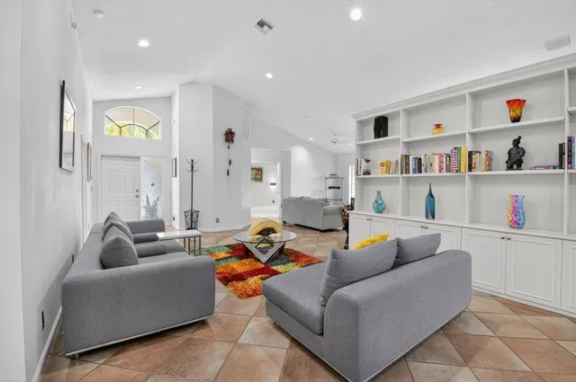 Residence photo 2