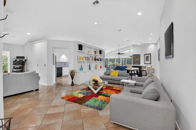 Residence photo 3
