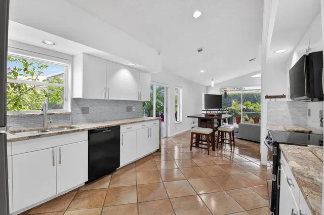 Residence photo 9