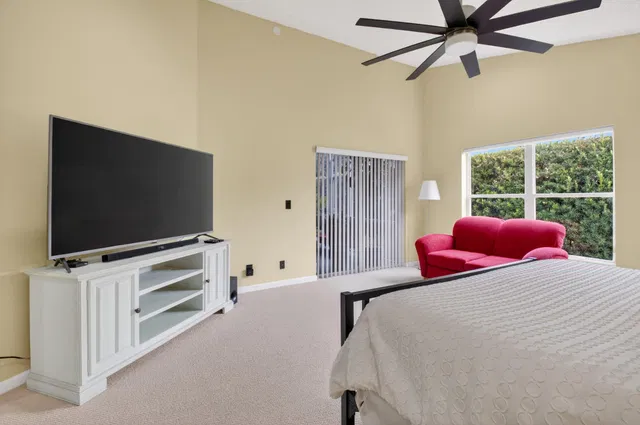 Residence photo 17