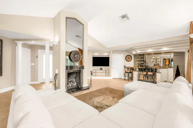 Residence photo 12