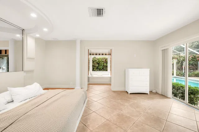 Residence photo 18