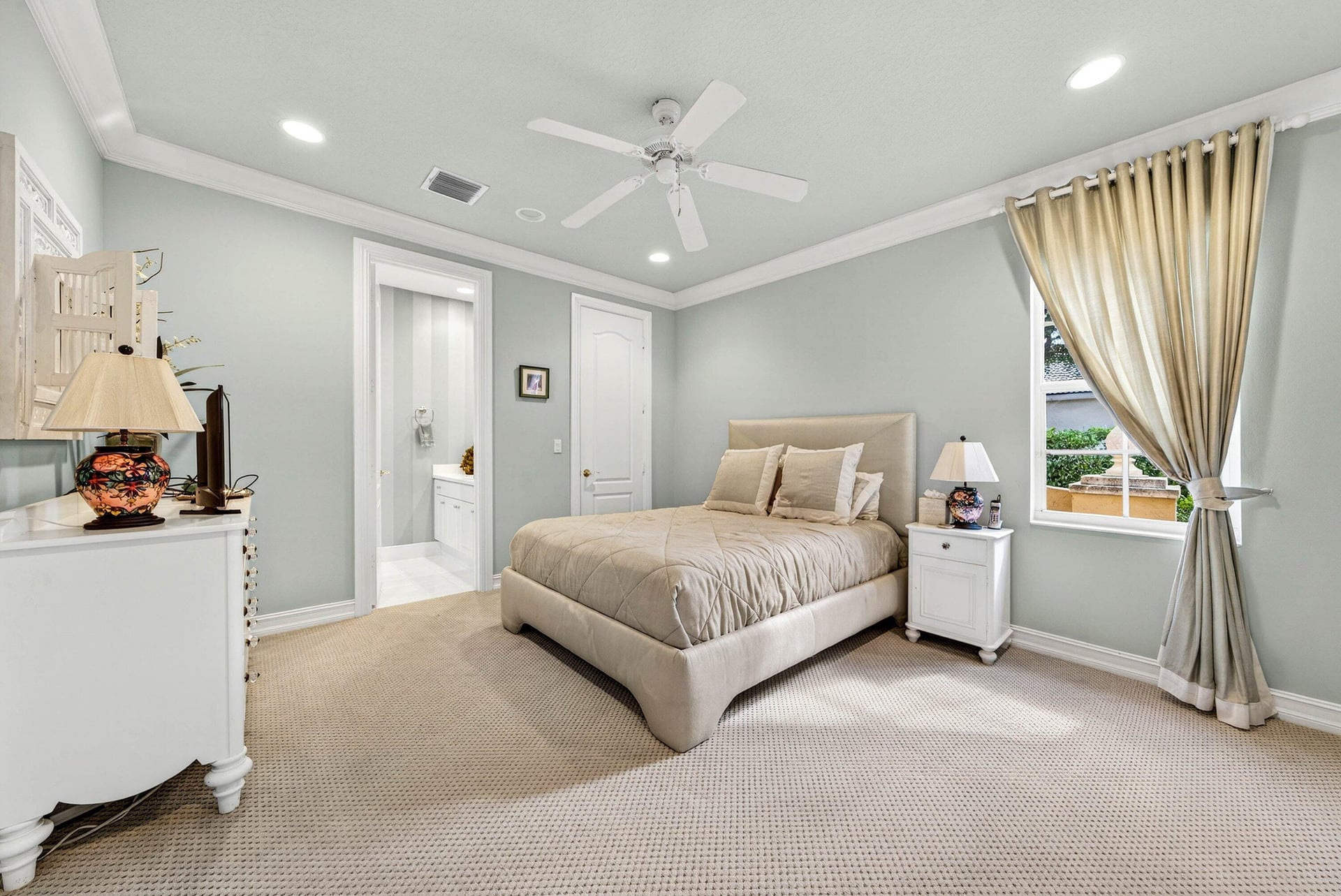  Residence photo 30