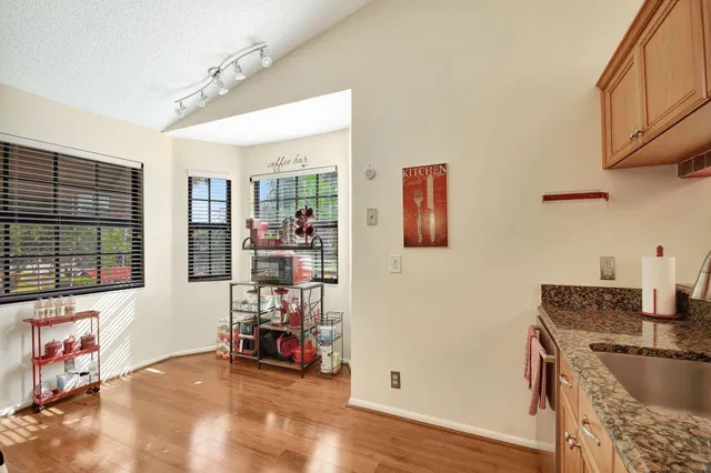 Unit C photo 10