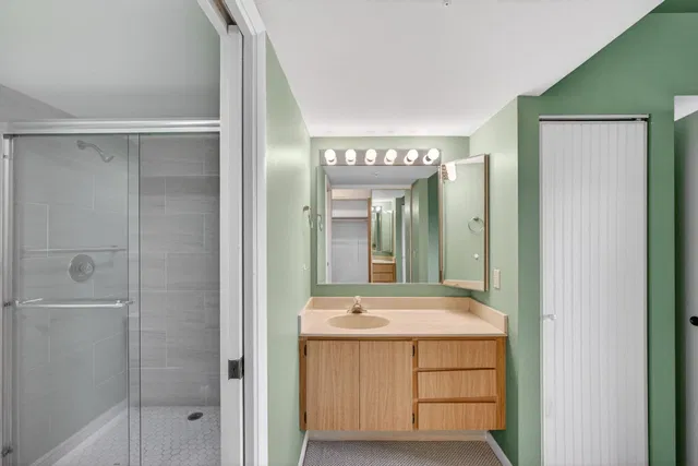  Unit 504 photo 11