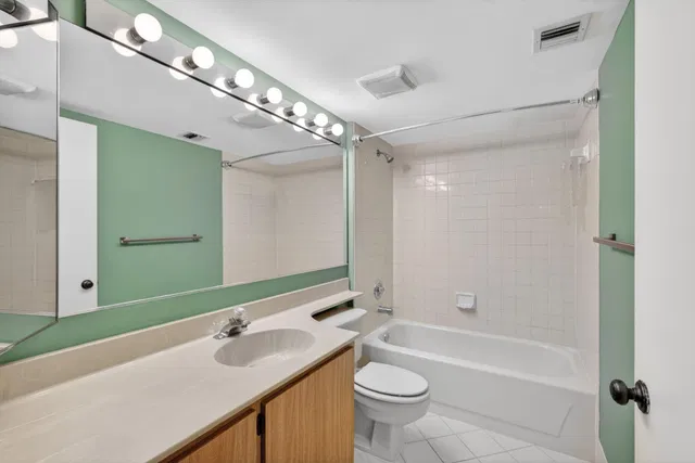  Unit 504 photo 15