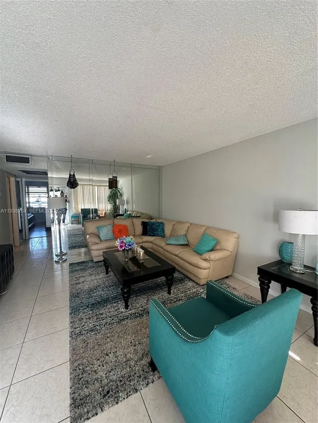 Residence photo 2