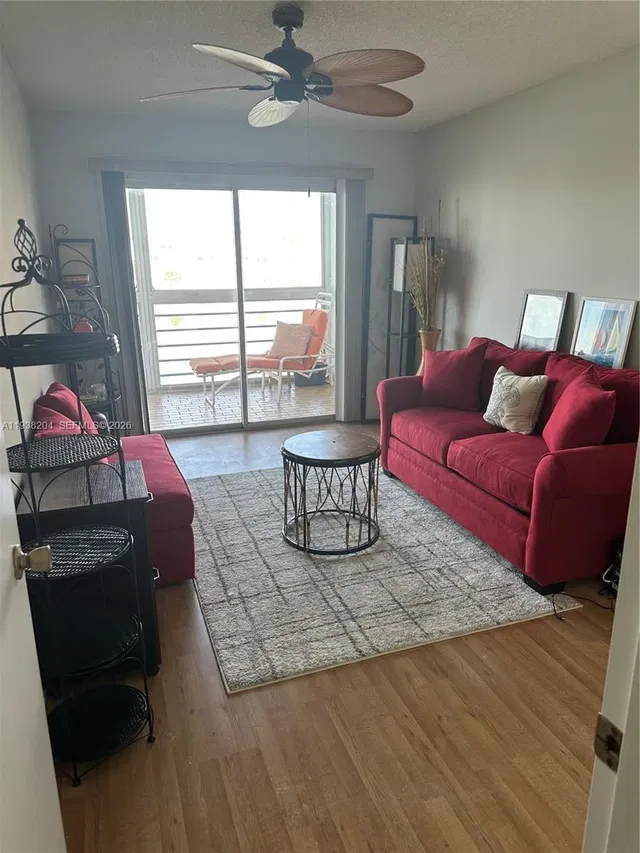 Residence photo 3