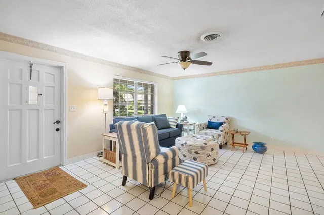 Residence photo 3