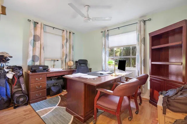 Residence photo 8