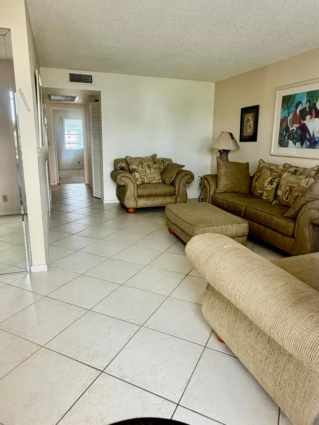 Residence photo 3