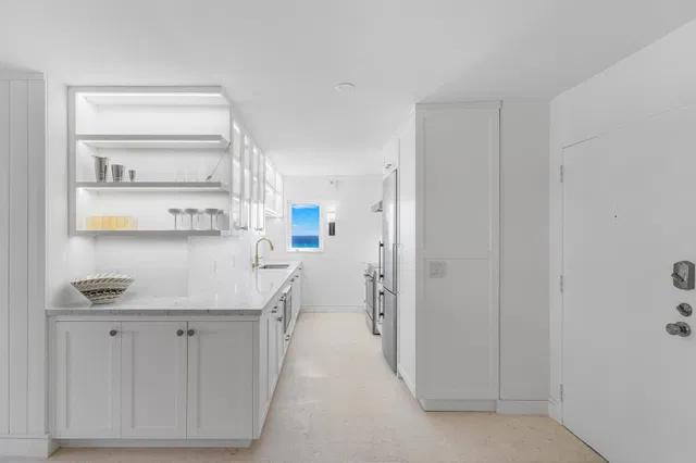 Unit 810 photo 5