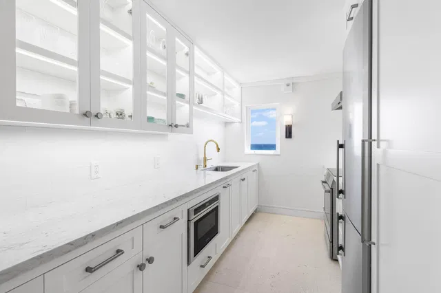 Unit 810 photo 6