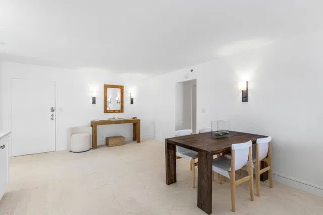 Unit 810 photo 14