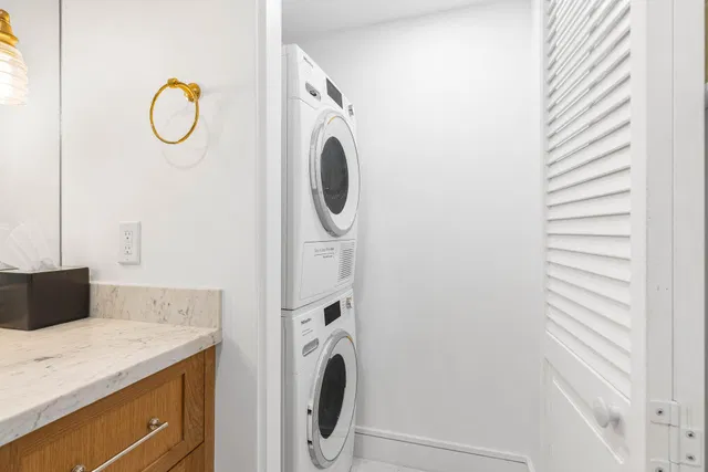 Unit 810 photo 16