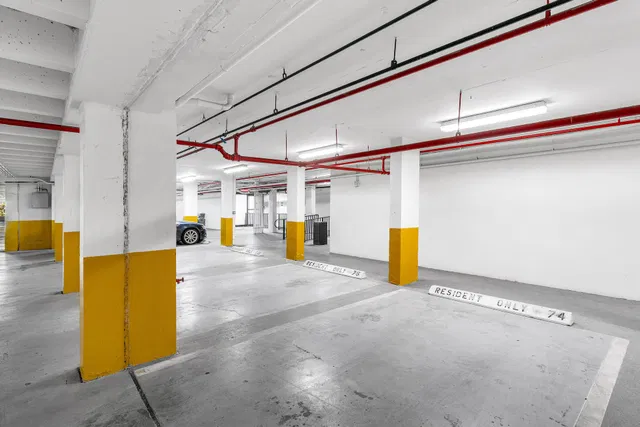 Unit 810 photo 28