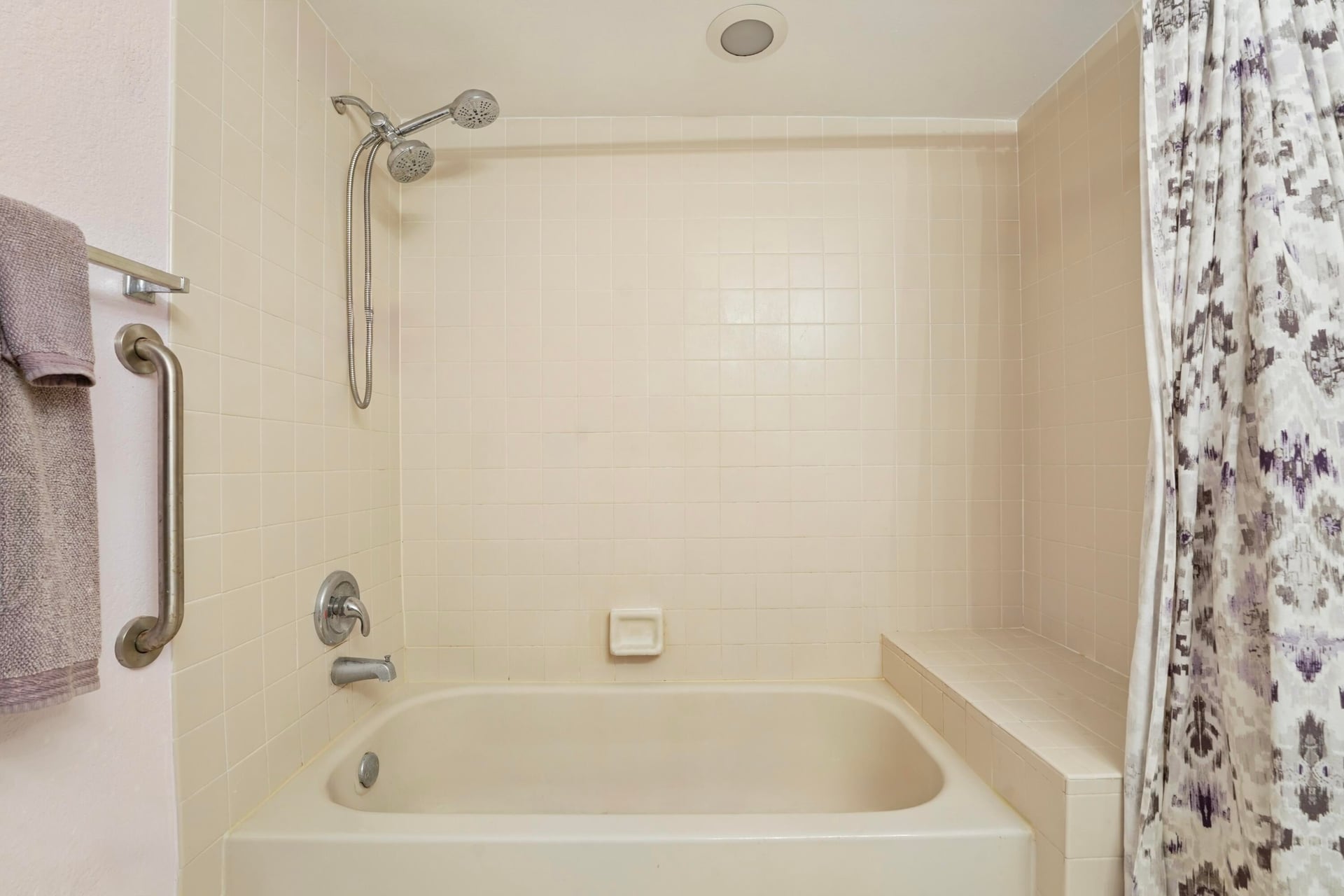 Unit 1010 photo 18
