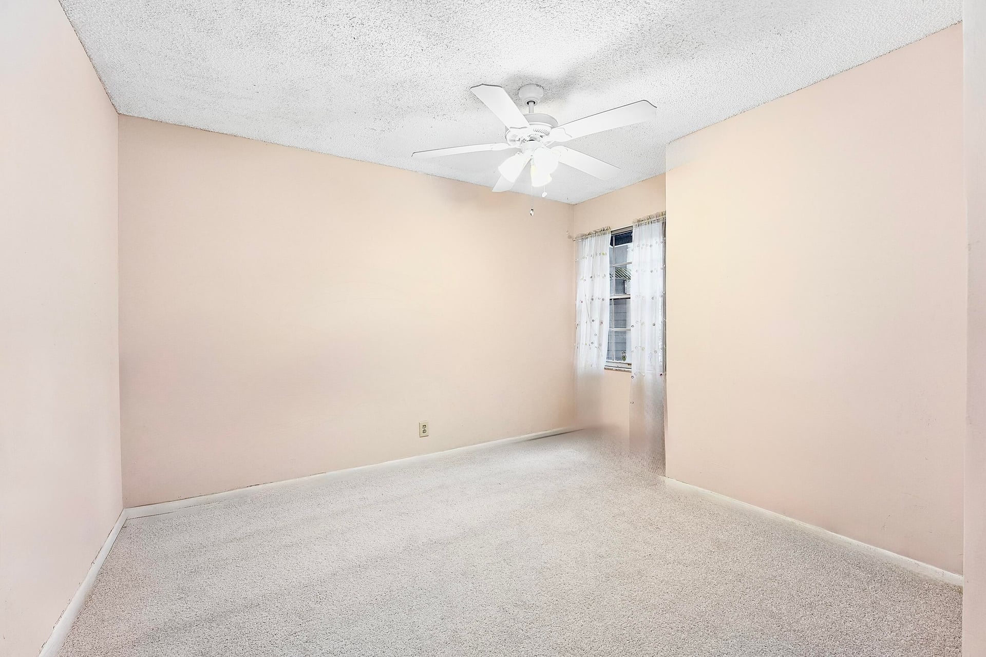 Unit 1010 photo 19