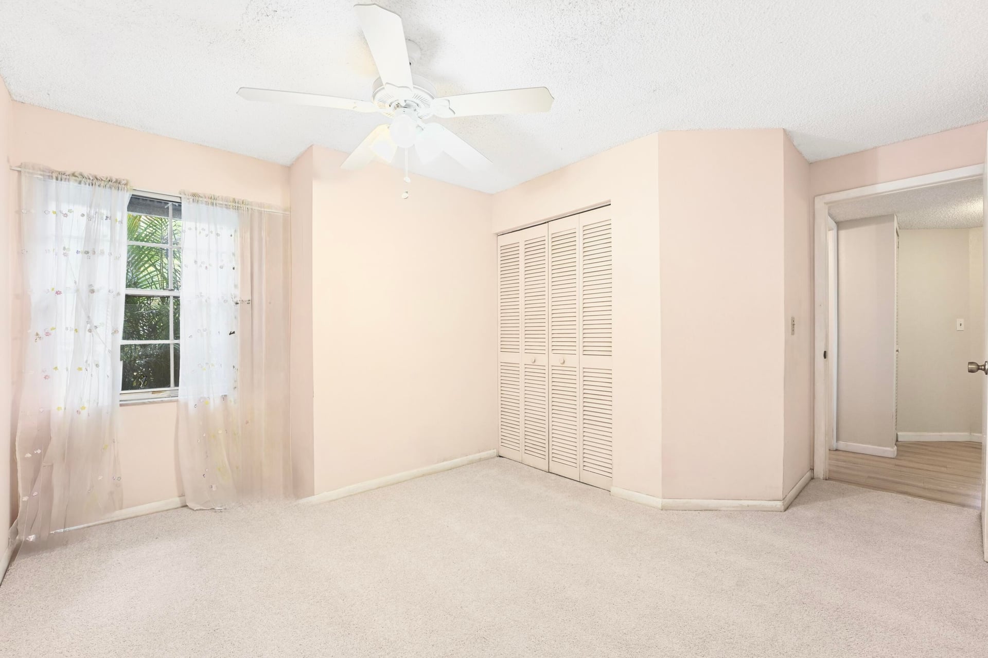 Unit 1010 photo 20