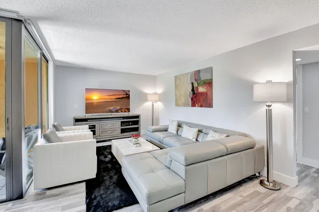 Unit 4103 photo 6