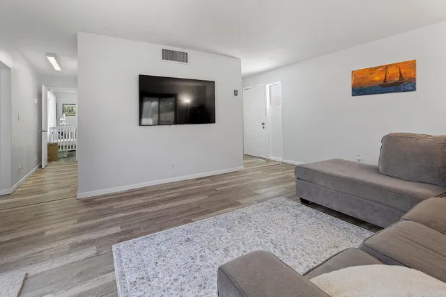  Residence photo 5