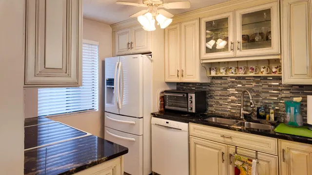  Unit 205 photo 5