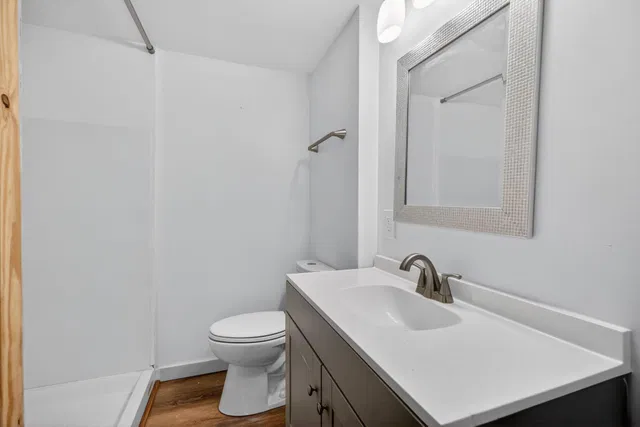 Unit 96 photo 17