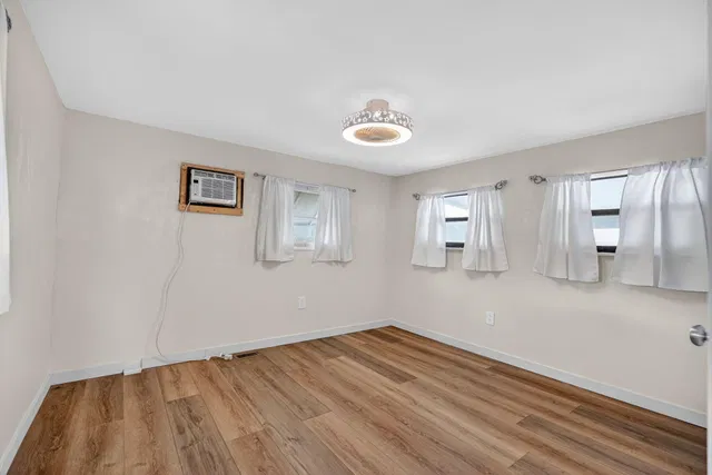 Unit 96 photo 18