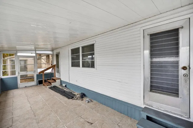 Unit 96 photo 25