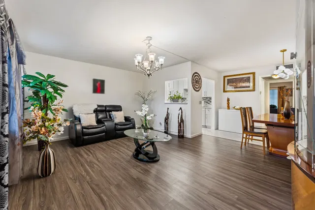 Residence photo 3