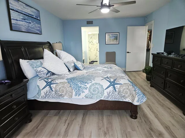 Unit 312 photo 6