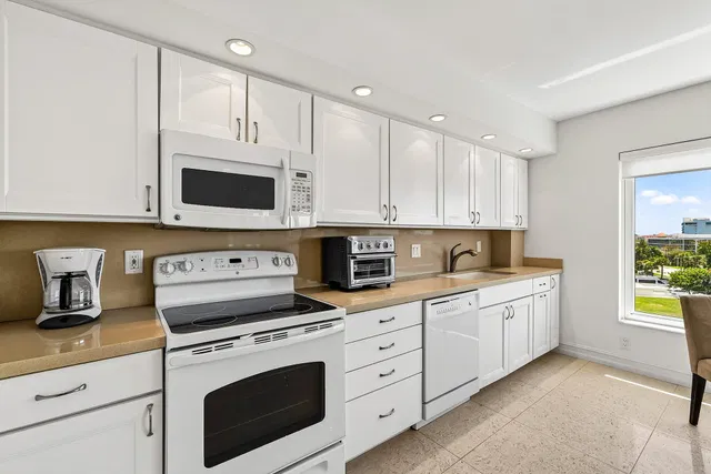 600 S Ocean Boca Unit 504 photo 11